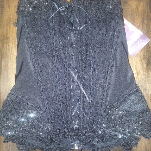 Corset - Picture 6 of 6